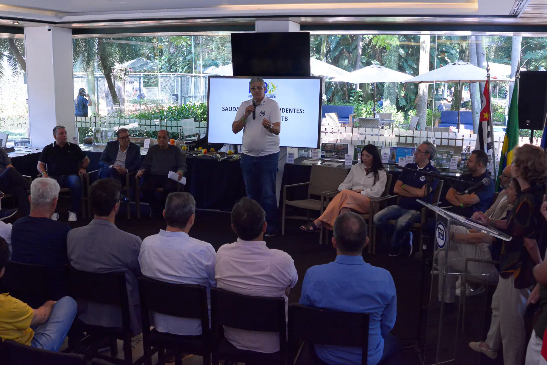 Treinamento corporativo em roda de conversa